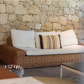 6 bedroom villa with pool and sea views near Noto, Sicily, sleeps 12